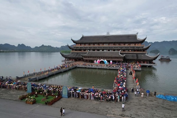  वियतनाम में बुद्ध के पवित्र अवशेषों को श्रद्धांजलि, 1.78 करोड़ से अधिक श्रद्धालुओं ने दिखाया एकता और आस्था का अद्वितीय प्रदर्शन