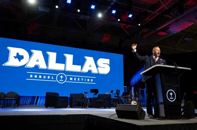  अमेरिका में प्रोटेस्टेंटवादियों का एसबीसी में समलैंगिक विवाह के खिलाफ मतदान