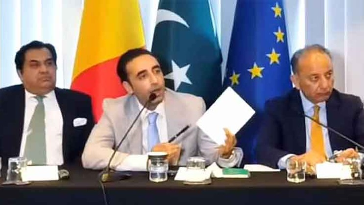 'सिंधु जल संधि' पर चेतावनी देने के साथ प्रार्थना भी कर रहे पाकिस्तान के नेता