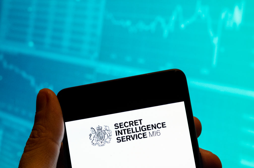 ब्रिटेन ने MI6 जासूसी एजेंसी की पहली महिला प्रमुख नियुक्त की