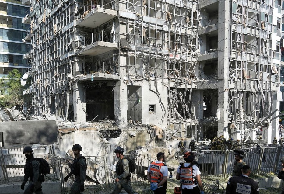 ईरान के बैलिस्टिक मिसाइल हमले में सोरोका अस्पताल, इजराइल की बमबारी में अराक जल रिएक्टर को क्षति