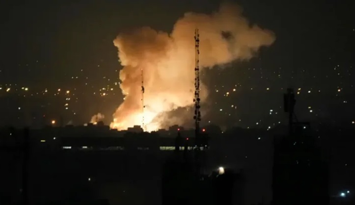 इजराइल का ईरान के कोम शहर पर हमला, यहीं पर है उसका फोर्डो ईंधन संवर्धन संयंत्र, आवासीय इमारत में लगी आग, दो की मौत