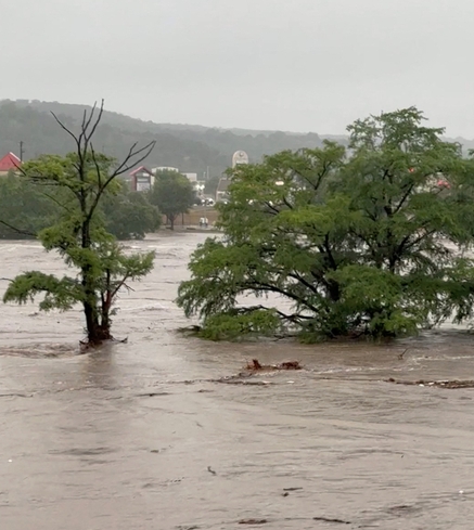 टेक्सास में भीषण बाढ़ से 24 की मौत, दर्जनों लापता &mdash; राहत और बचाव कार्य जारी