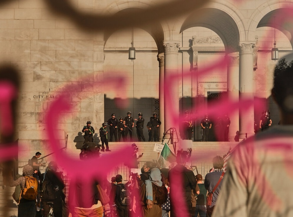 ट्रंप प्रशासन को जज का आदेश, लॉस एंजिल्स और कैलिफोर्निया में आव्रजन छापे फौरन रोके जाएं