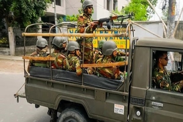 बांग्लादेश में सशस्त्र बलों के अधिकारियों की मजिस्ट्रेटी शक्तियों को 60 दिनों के लिए फिर बढ़ाया गया