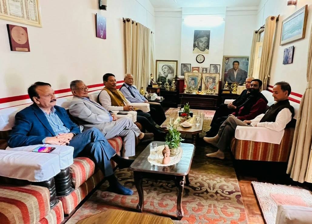 ओली सरकार से नाराज कांग्रेस के सात नेताओं का गठबंधन पर पुनर्विचार करने की मांग