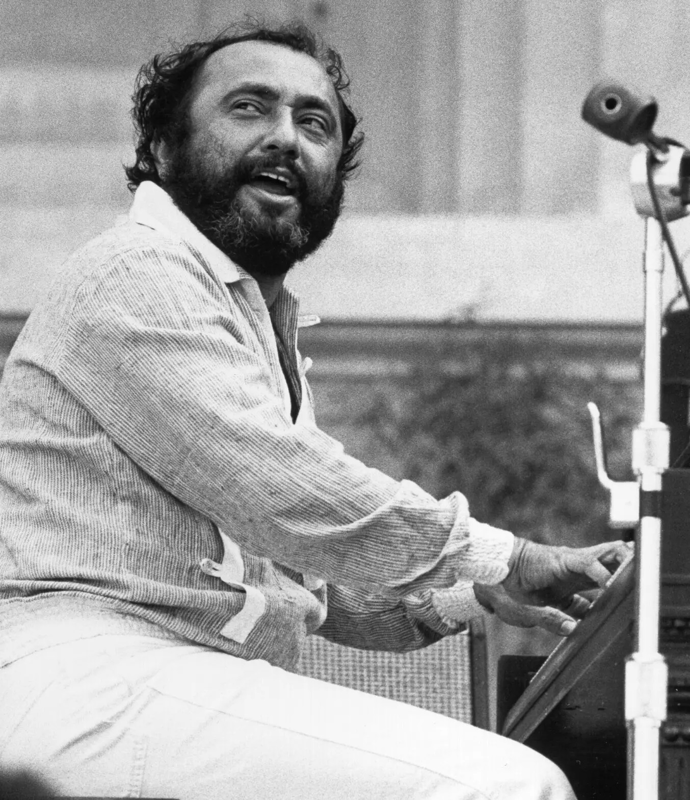 अमेरिका में साल्सा के स्वर्ण युग की शुरुआत करने वाले दिग्गज संगीतकार एडी पाल्मिएरी का निधन