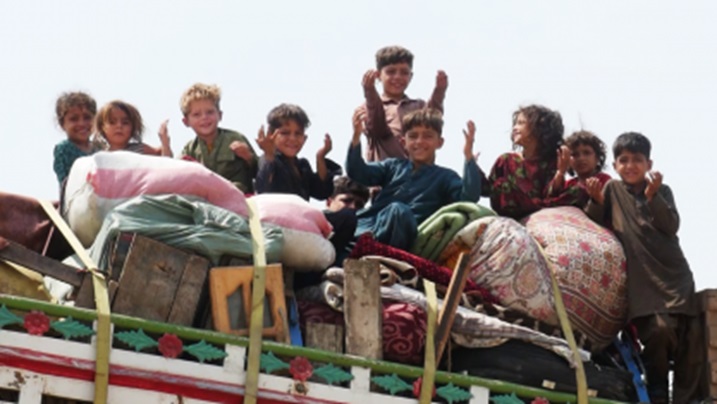 पाकिस्तान से एक दिन में 300 परिवार और 350 कैदी अफगानिस्तान भेजे गए