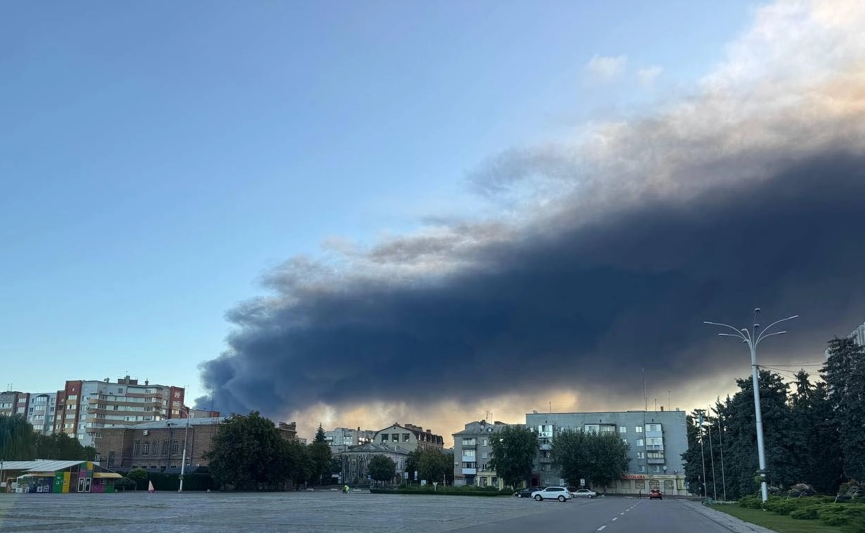  अमेरिका में शांति वार्ता के बीच रूस का यूक्रेन पर हवाई हमला, कई जगह विस्फोट से दहल गए दो शहर