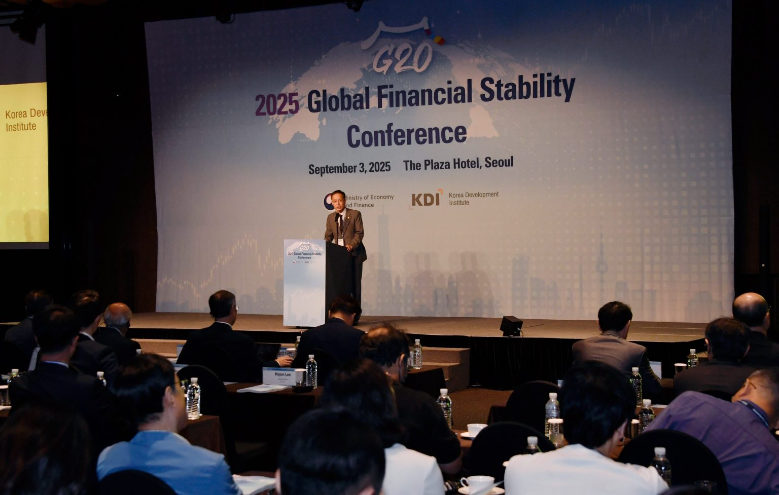  दक्षिण कोरिया ने अमेरिकी रणनीतिक उद्योगों में 350 अरब डॉलर निवेश का वादा किया: उप वित्त मंत्री