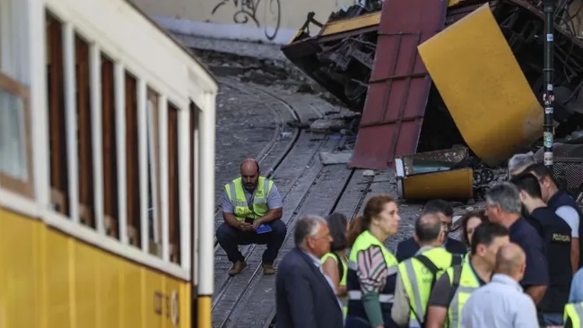 पुर्तगाल में ऐतिहासिक पर्यटक ट्रेन दुर्घटनाग्रस्त, 17 की मौत, 21 घायल