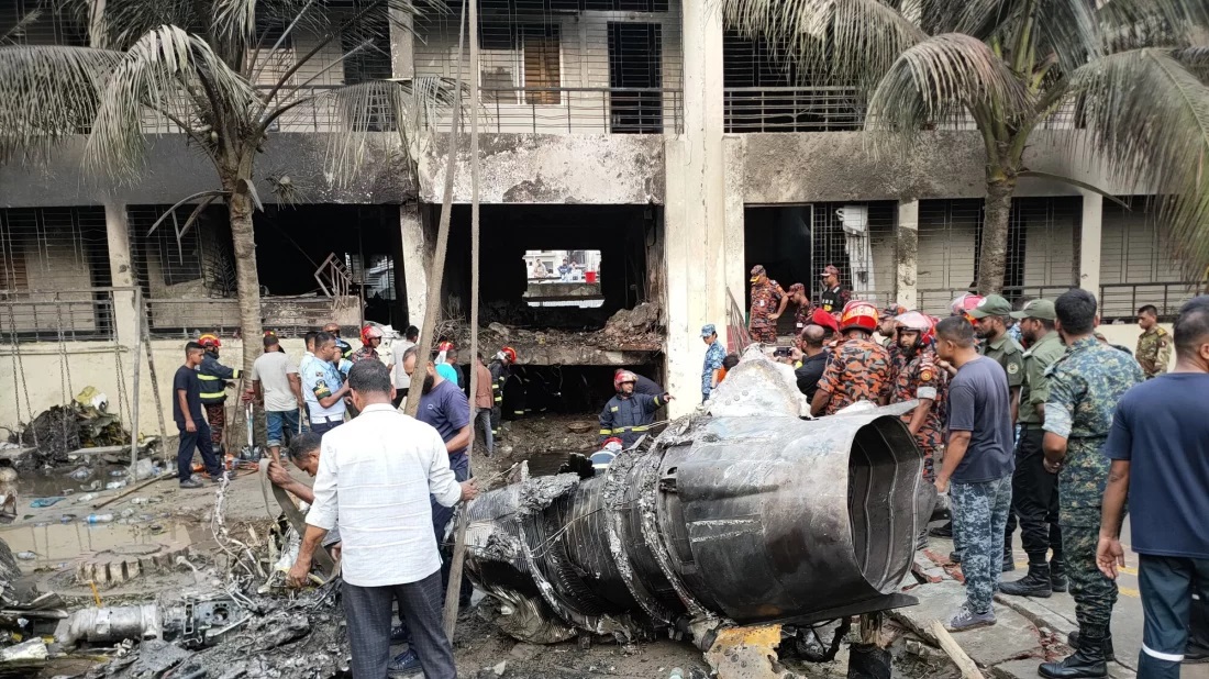 बांग्लादेश में सैन्य विमान दुर्घटना जांच आयोग का कार्यकाल बढ़ा