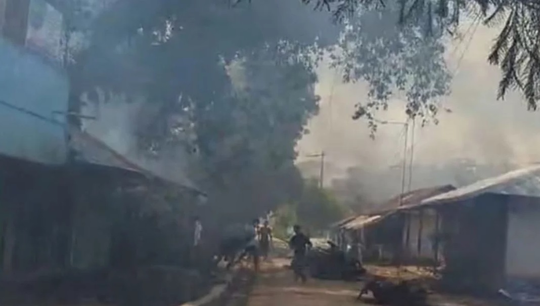 बांग्लादेश में हत्या और दुष्कर्म के विरोध में फूटा लोगों का गुस्सा, सेना का दावा-'साम्प्रदायिक दंगा साजिश का नतीजा'