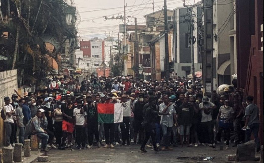 मेडागास्कर: राजधानी में फिर भड़के युवाओं के प्रदर्शन, पुलिस ने छोड़ी आंसू गैस