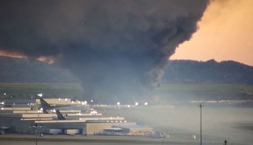 अमेरिका में लुइसविले हवाई अड्डे के पास यूपीएस का कार्गो विमान दुर्घटनाग्रस्त