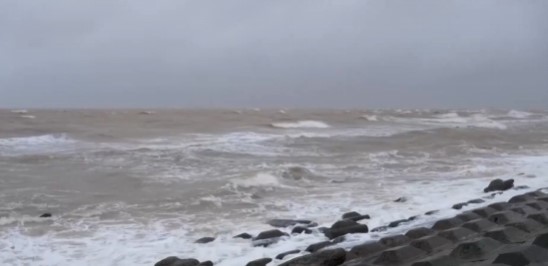  फिलीपींस में तबाही मचाने के बाद तूफ़ान &lsquo;कालमेगी&rsquo; वियतनाम में दाख़िल, तेज़ हवाओं और मूसलाधार बारिश से जनजीवन प्रभावित