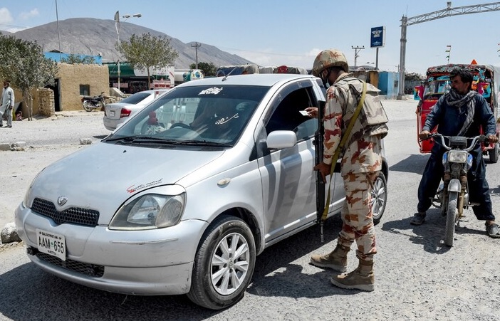  बलोचिस्तान में बस और रेल सेवा बंद, हवाई जहाज का किराया लाख तक पहुंचा