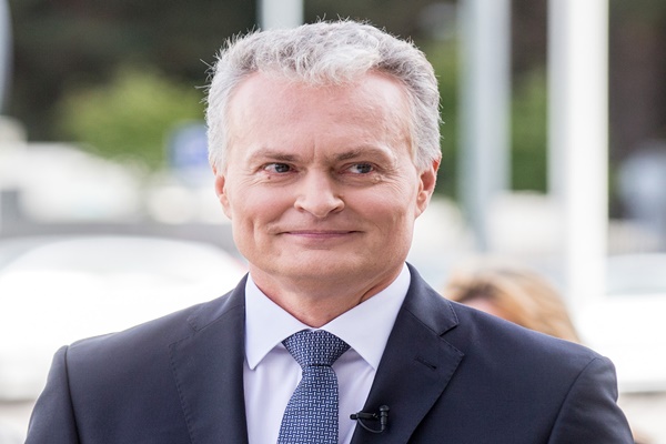 लिथुआनिया में जन्म दर बढ़ाने हेतु कर छूट और सामाजिक लाभों का प्रस्ताव