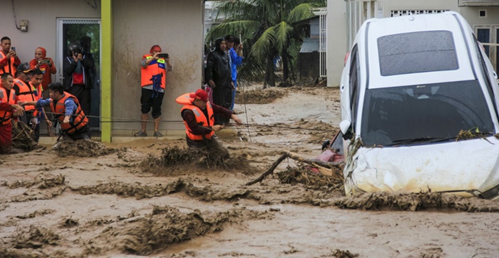 इंडोनेशिया में चक्रवात का कहर, सुमात्रा के तीन प्रांतों में भूस्खलन-बाढ़ से 61 की मौत
