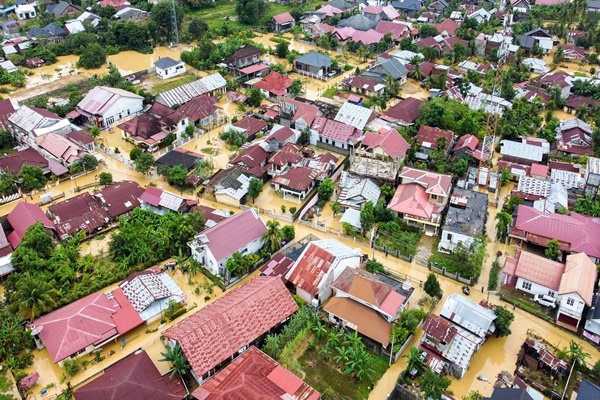 इंडोनेशिया में भीषण बाढ़ और भूस्खलन से मौत का आंकड़ा 600 पार, 500 से अधिक लोग लापता