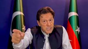 इमरान खान से संपर्क नहीं हो पाने के कारण पीटीआई ने इस्लामाबाद हाईकोर्ट और अदियाला जेल के बाहर विरोध प्रदर्शन की घोषणा की