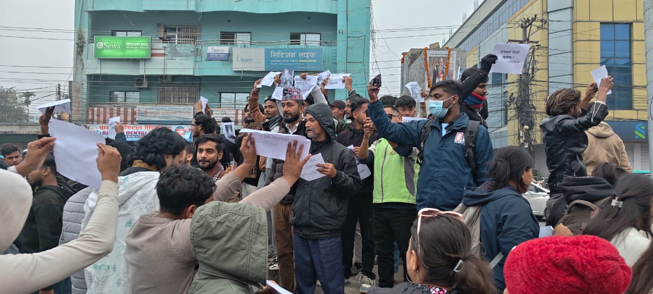  बांग्लादेश में हिंदू युवक की हत्या के विरोध में नेपाल में भी बवाल, विराटनगर में बांग्लादेश सरकार का पुतला दहन