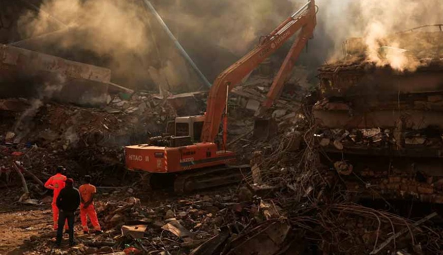 कराची शॉपिंग प्लाजा अग्निकांड के 67 मृतकों में से 16 की हुई पहचान