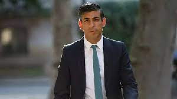 ब्रिटेन में मंत्री गेविन विलियम्सन के इस्तीफे के बाद सुनक पर बढ़ा दबाव