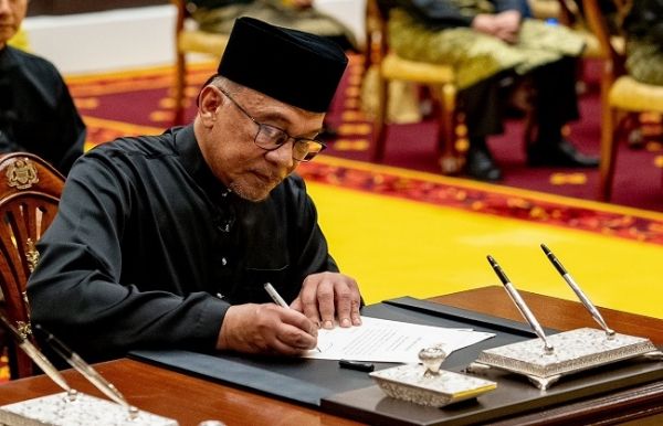 राजनीतिक अनिश्चितता को विरामः अनवर इब्राहिम बने मलेशिया के नए प्रधानमंत्री