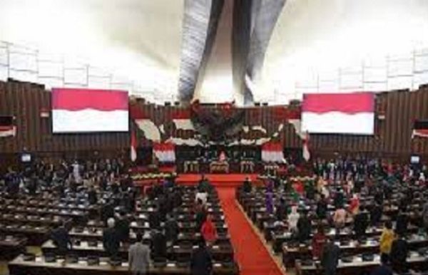 इंडोनेशिया में विवाहेतर व 'लिव इन' संबंध गैरकानूनी, संसद ने किया सजा का प्रावधान