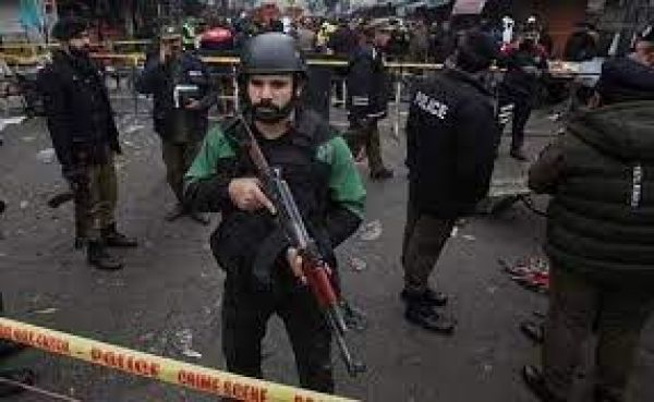 पाकिस्तान में पुलिस स्टेशन पर आतंकवादियों का धावा