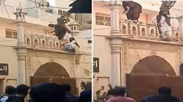 कराची की अहमदिया मस्जिद पर हमला, तहरीक-ए-लब्बैक ने की तोड़फोड़