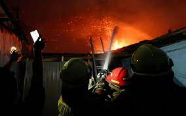  जकार्ता के तेल डिपो में आग लगने से 17 की मौत