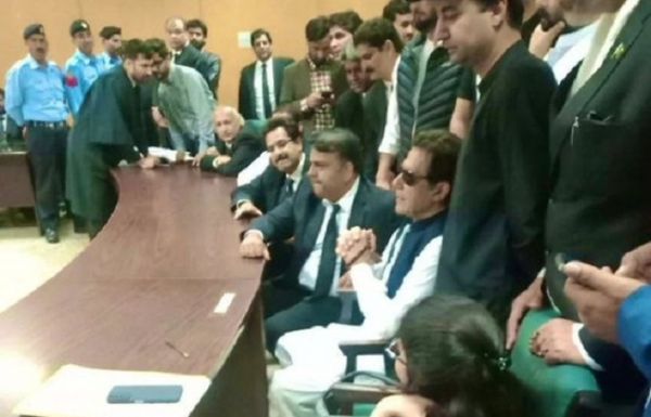 सात मुकदमों में पाकिस्तान के पूर्व प्रधानमंत्री इमरान खान की गिरफ्तारी पर रोक