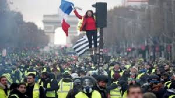 फ्रांस में पेंशन सुधार के विरोध में फिर तेज हुआ प्रदर्शन