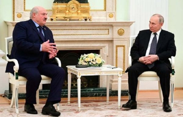 पुतिन से मुलाकात के बाद बेलारूस के राष्ट्रपति की तबीयत अचानक बिगड़ी, अस्पताल में भर्ती