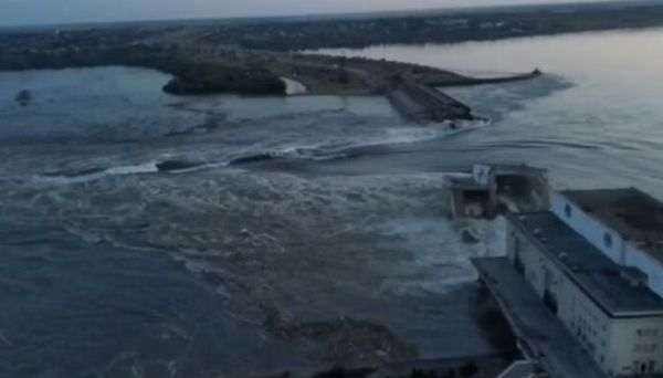 यूक्रेन ने बांध टूटने के बाद बाढ़ प्रभावित इलाके में पेयजल आपूर्ति की, 2700 लोगों को सुरक्षित स्थान पर पहुंचाया गया