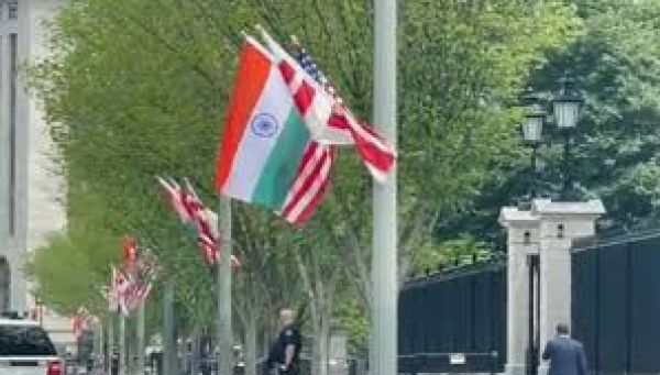 प्रधानमंत्री मोदी के सम्मान में व्हाइट हाउस में तिरंगा लहराया