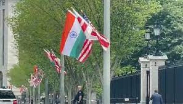 प्रधानमंत्री मोदी के सम्मान में व्हाइट हाउस में तिरंगा लहराया