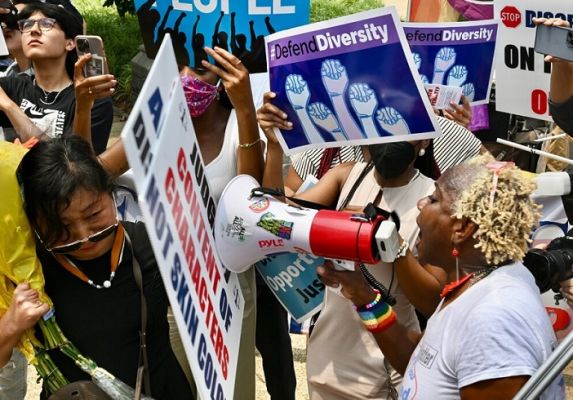 हार्वर्ड विश्वविद्यालय और उत्तरी कैरोलिना विश्वविद्यालय में नस्ल आधारित प्रवेश असंवैधानिकः अमेरिकी सुप्रीम कोर्ट