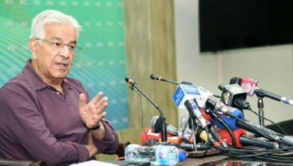 पाकिस्तान के रक्षामंत्री ने अफगानिस्तान को किया आगाह