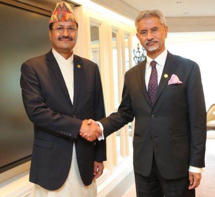 बैंकॉक में भारत और नेपाल के विदेश मंत्रियों के बीच बैठक, आपसी सहयोग बढ़ाने पर जोर