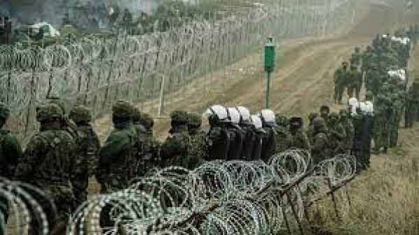 बेलारूस की सीमा पर दस हजार सैनिक तैनात करेगा पोलैंड