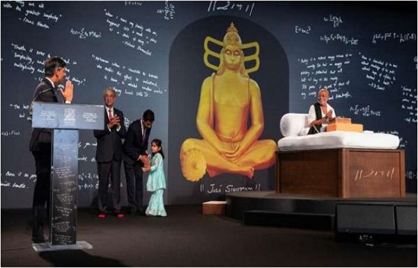 मोरारी बापू की रामकथा में ब्रिटिश प्रधानमंत्री ऋषि सुनक ने लगाए जय सियाराम के नारे