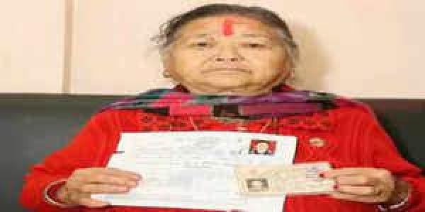 अधेड़ बेटे भी पढ़ाई पूरी करने को प्रेरित हों, 80 वर्षीय बुजुर्ग महिला ने 12वीं की परीक्षा पास की