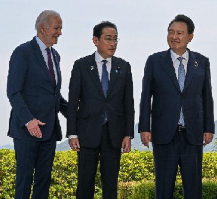 बाइडन की कैंप डेविड में किशिदा, येओल से आज मुलाकात