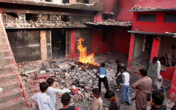 पाकिस्तान के गिरिजाघरों में हुए हमले में दो मुख्य संदिग्ध गिरफ्तार