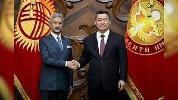 जयशंकर ने किर्गिस्तान के राष्ट्रपति झापारोव से मुलाकात की, शंघाई सहयोग संगठन सम्मेलन में लेंगे भाग