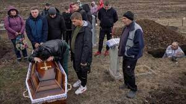 रूस के हमले में अबतक 10 हजार यूक्रेनी नागरिकों की मौत, जेलेंस्की का शांति वार्ता से इनकार