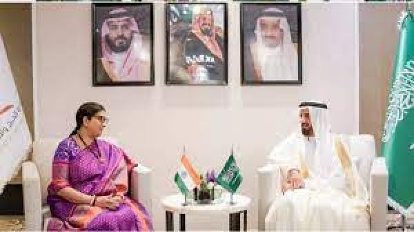 स्मृति ईरानी ने भारत और सऊदी अरब के बीच हुए हज समझौते पर किया हस्ताक्षर